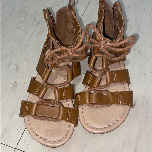 2 pairs girls sandals - Picture 3 of 7